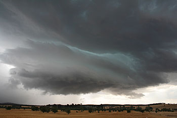 Just about to drop a load of small hail over Goulburn