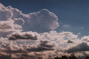 Fresh updrafts keep going up on the NW flank.