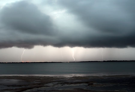 Lake Illawarra, looking west to convergance line