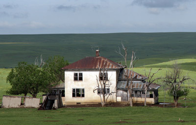 An old house in southern South Dakota, I could just imagine the winter bizzards sweeping the prairie